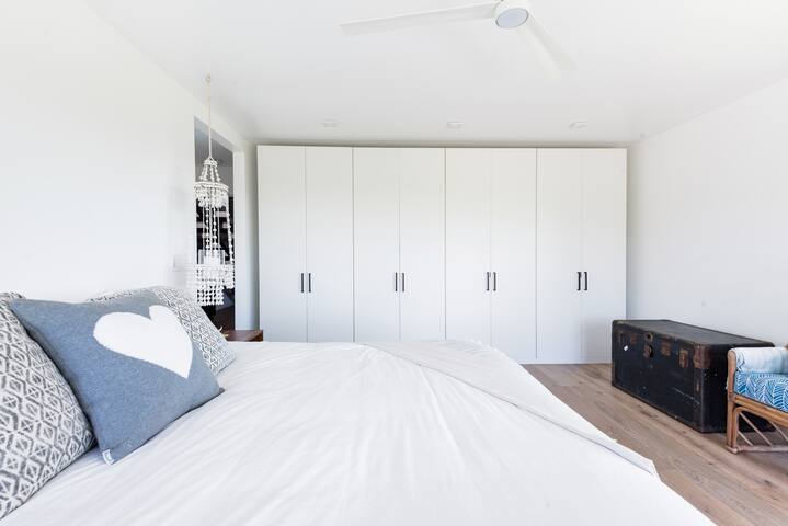 Stunning Hanalei Bay and Ocean View Home with Private Pool gallery image 3