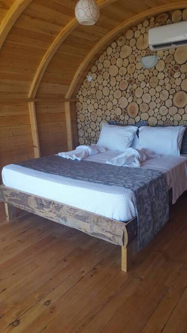 kingsize bed