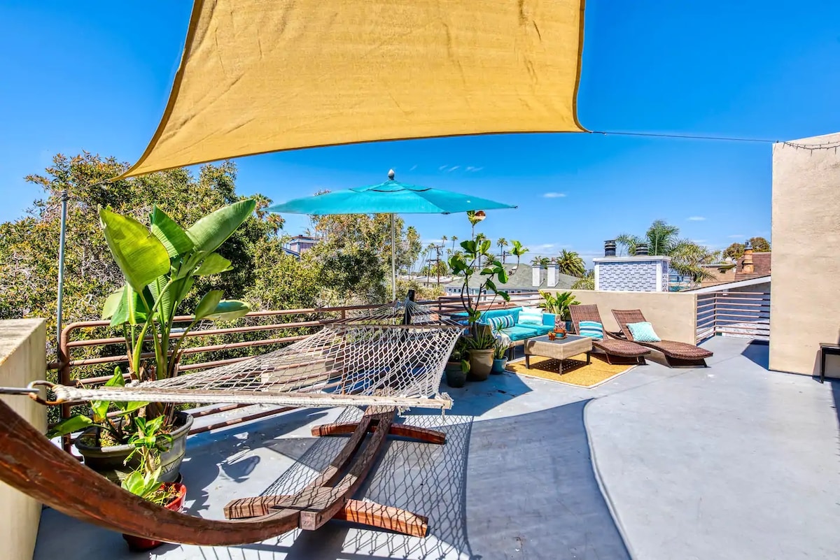 Massive Oceanview 6BR Penthouse + Rooftop Decks