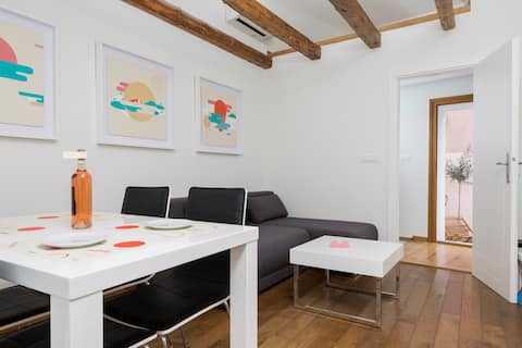 Split Space / Old Town apartment
