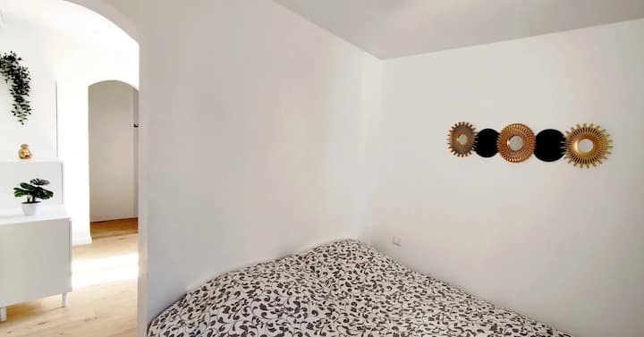 Oliveraie Suite:

- საწოლი ორადგილიანი (160 × 190 სმ)
- ლუქსი სააბაზანო 
- ოფისი