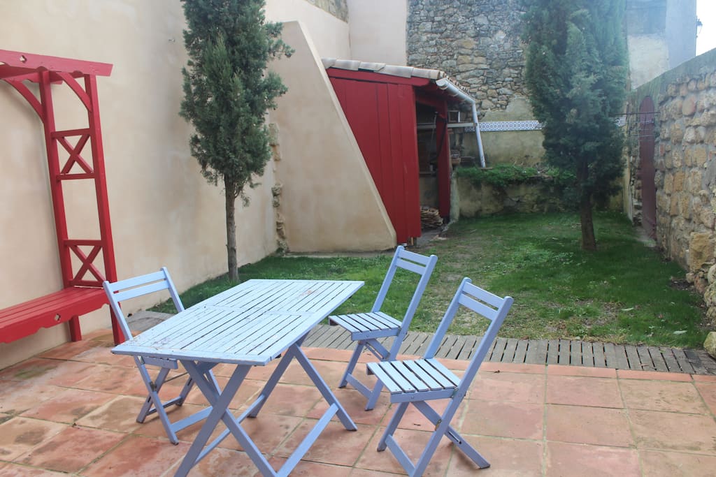 private courtyard with BBQ