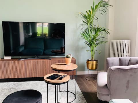 Top performing Airbnb: Exclusive home in downtown Burgos. in Castilla Y León