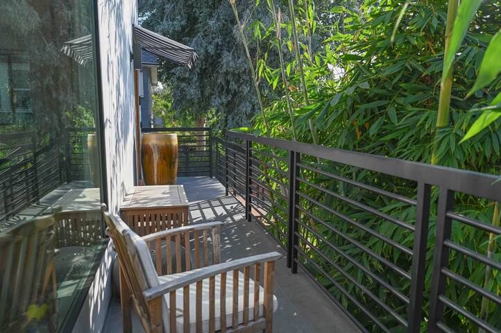 Modern style Home pool & Spa Los Angeles gallery image 4