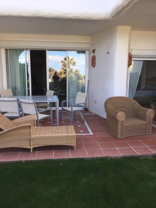 Terrasse avec accès salon et chambre master