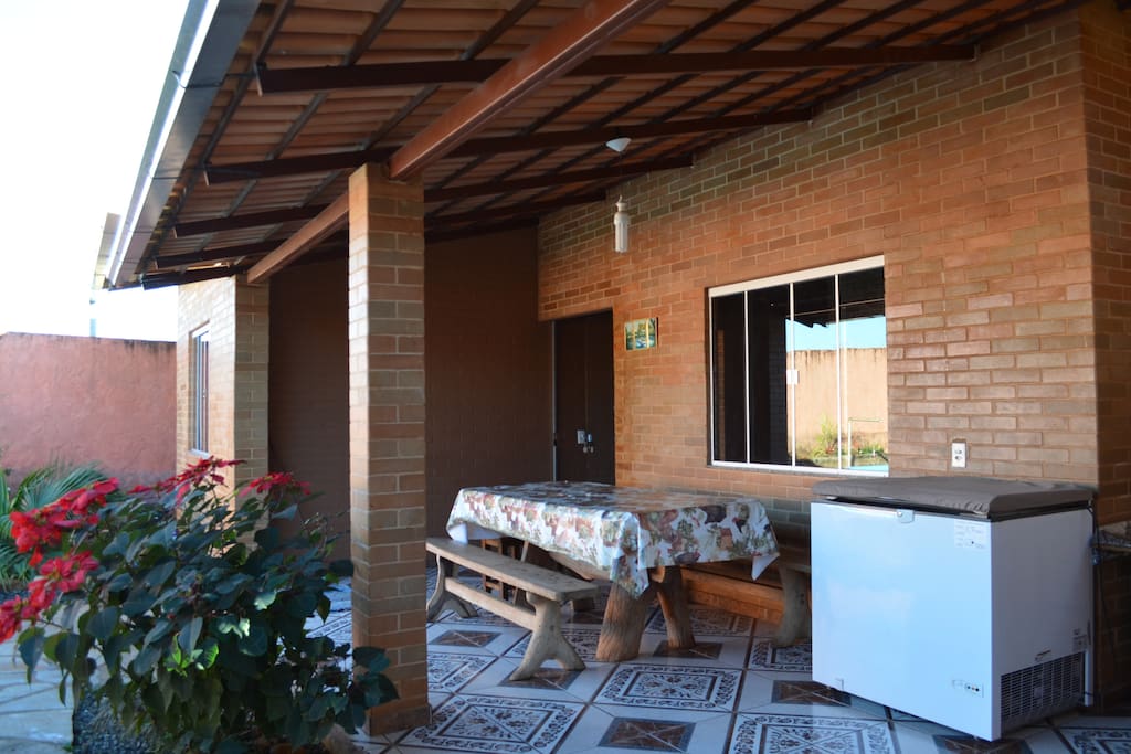 Área de lazer com freezer.