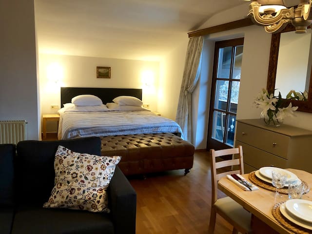 The Retreat - Enjoy a Romantic Getaway.