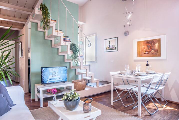 Venus – On the roofs of Florence gallery image 2