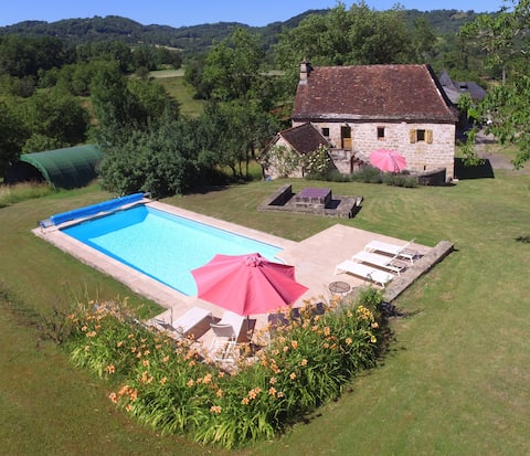 Beautiful home with heated pool, enclosed garden
