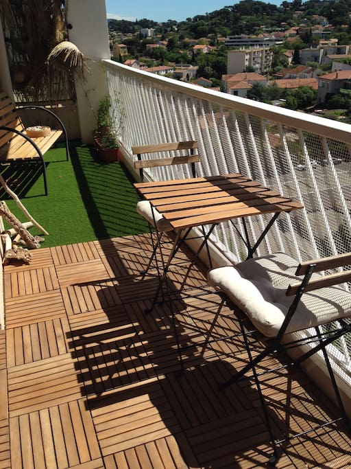 Petit déjeuner en terrasse
