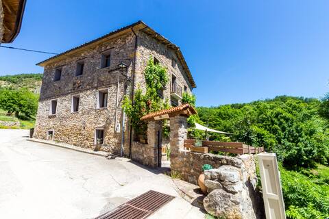 Full rental country house for groups.