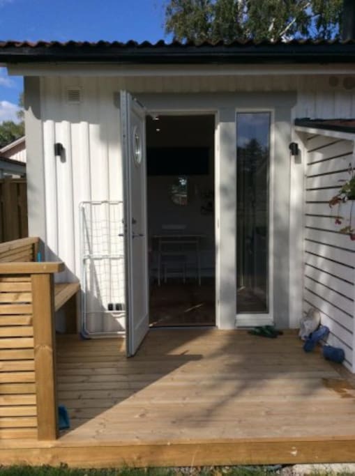 Entrance with small veranda