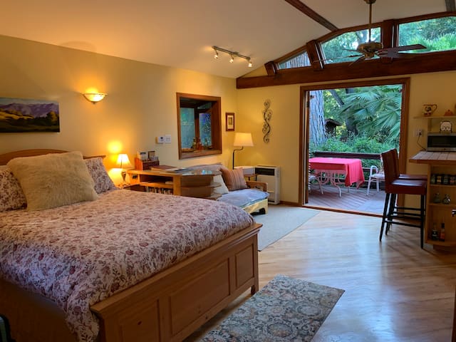 Charming Ojai Guest Cottage