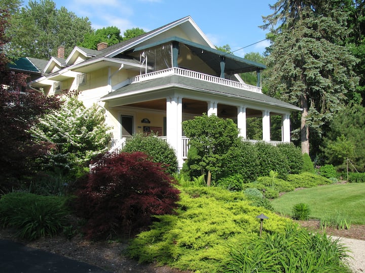 1 BR Apartment Sleeps 2 +2 Serviced apartments for Rent in Saugatuck