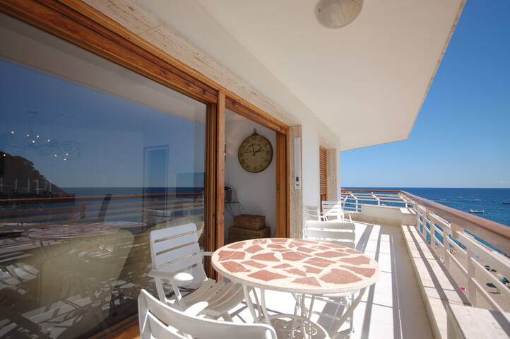 INCREDIBLE APARTMENT WITH AMAZING VIEWS gallery image 3