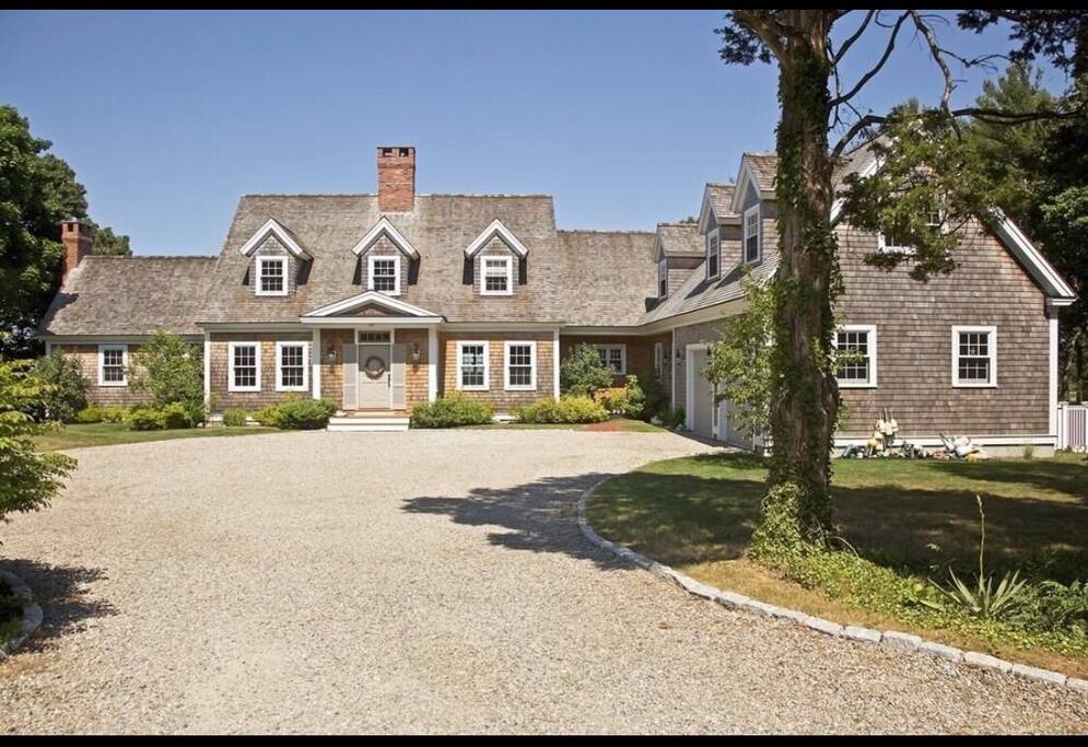 Front of house , in law driveway is before this on left
