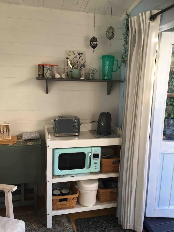 Canalside Cabin - West Midlands