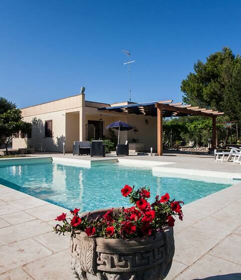 Villa Luisa with pool and whirlpool in Otranto