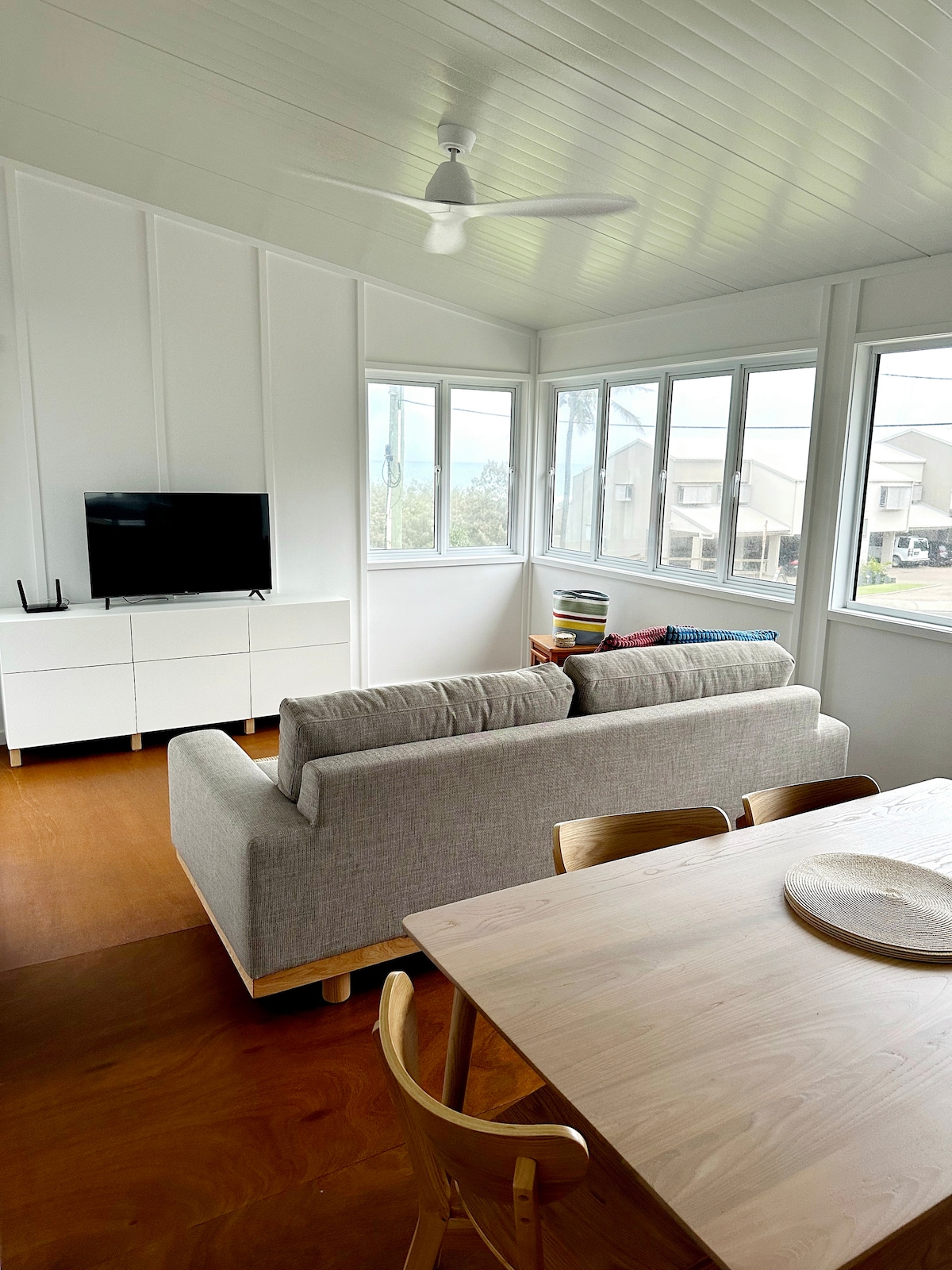 Successful Airbnb property: Main Beach Architecturally designed home in Point Lookout