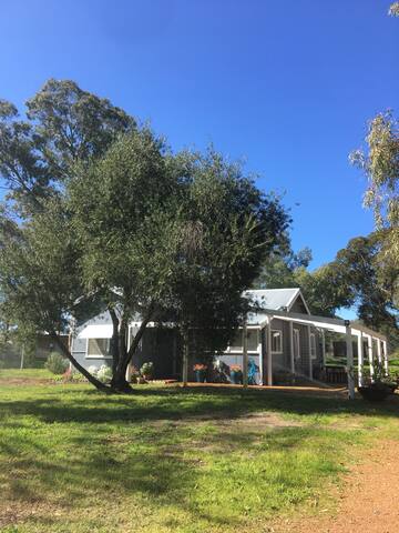 Aintree Cottage: Swan Valley Quiet & Comfortable gallery image 3