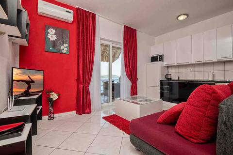 Beautiful apartment 5 meters from sea