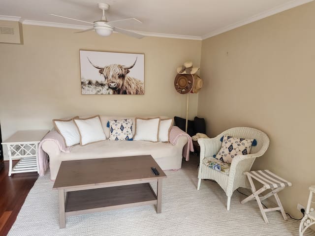 Quiet Townhouse in Waverton