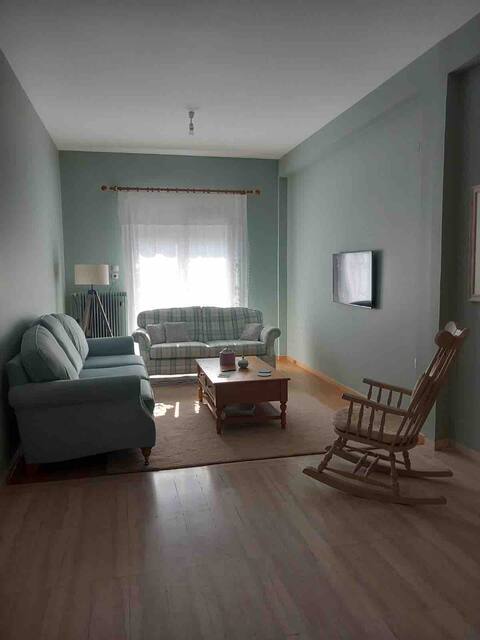 Popular Airbnb listing: Charming 2 Bedroom apartment in Ioannina in Δήμος Ιωαννιτών
