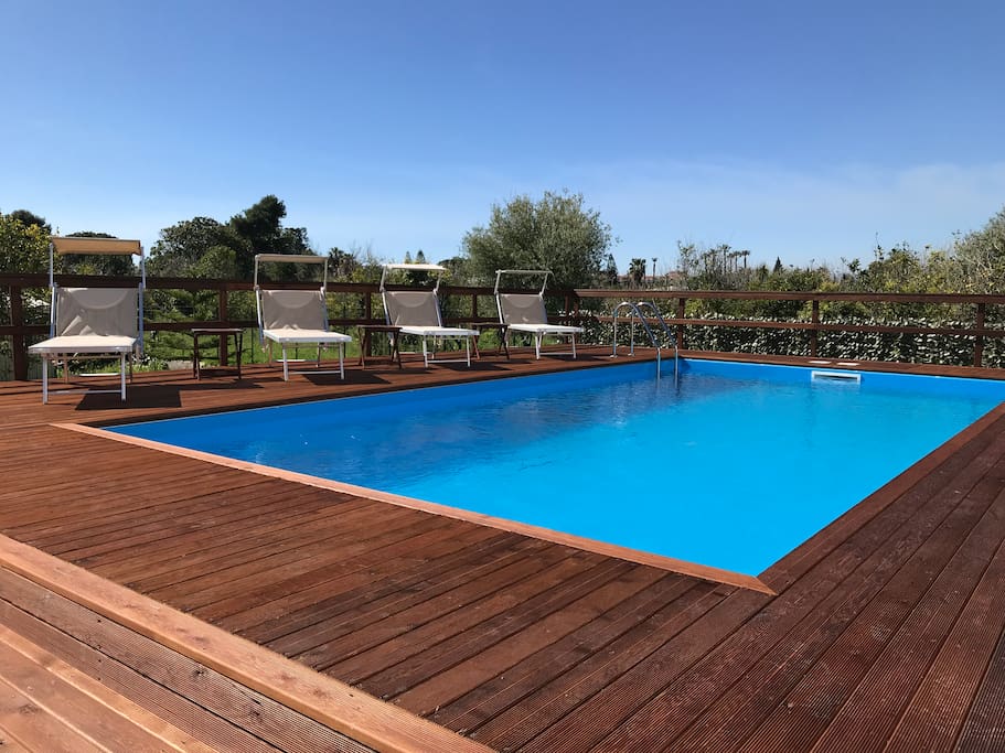 Piscina stagionale con vista Etna e Taormina ad uso esclusivo