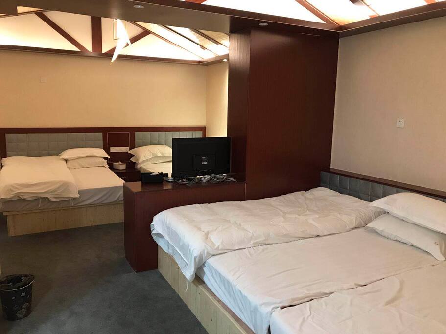 一个房间一共3个床,