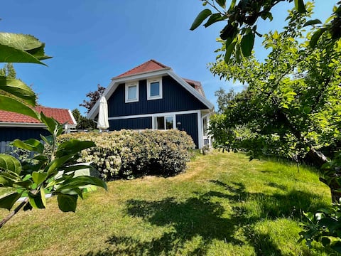 Beautiful house with spa & close to beach, forest & station