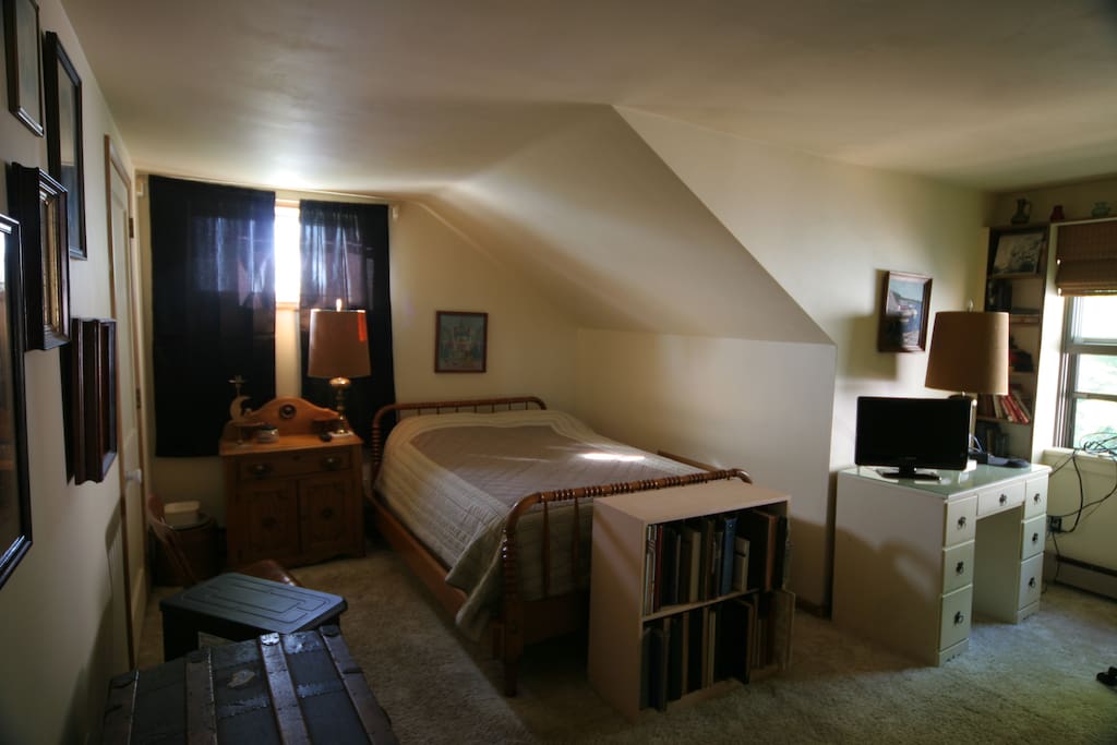Bedroom with queen bed