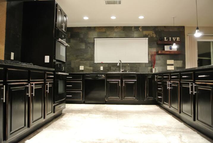 The “Beverly hills” of Las Vegas… gallery image 5