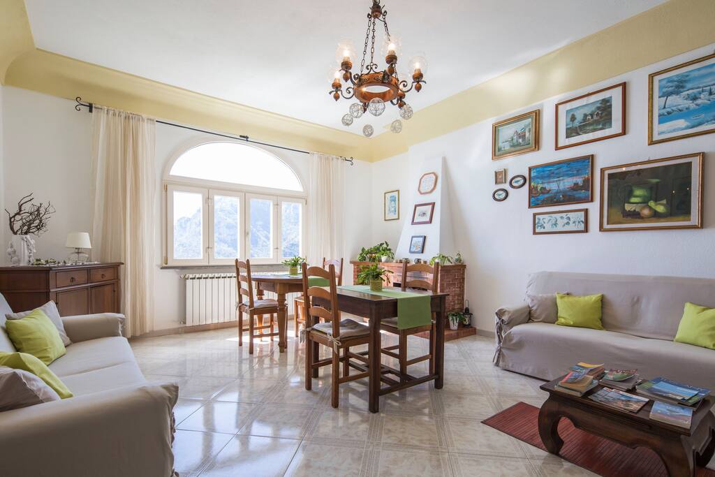 living room, breakfast room
