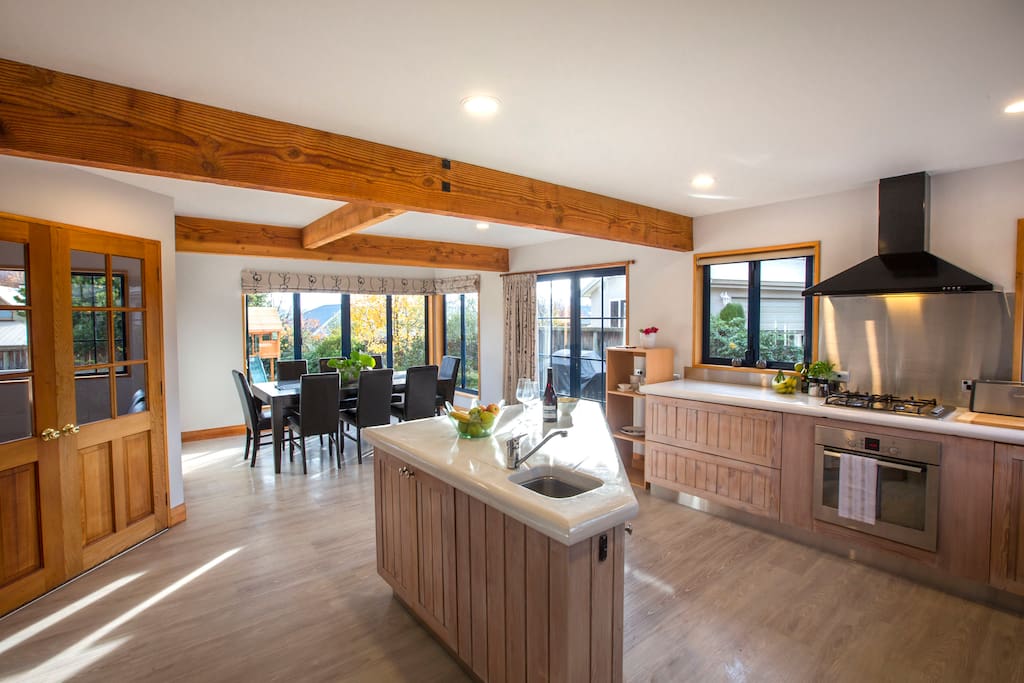 Open plan kitchen + dinning