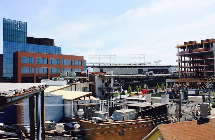 Dream Condo steps from Wrigley Field!