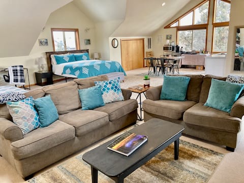 Bend Ranch Guesthouse on 20 acres
