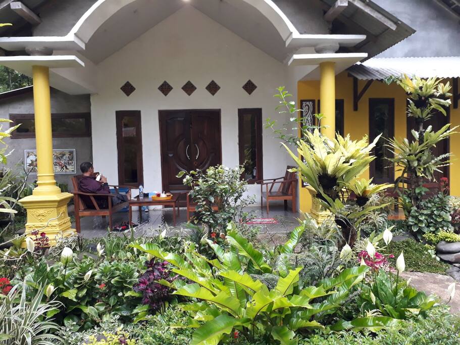Front house with garden