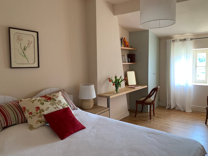 Bedroom 1.
with desk area.