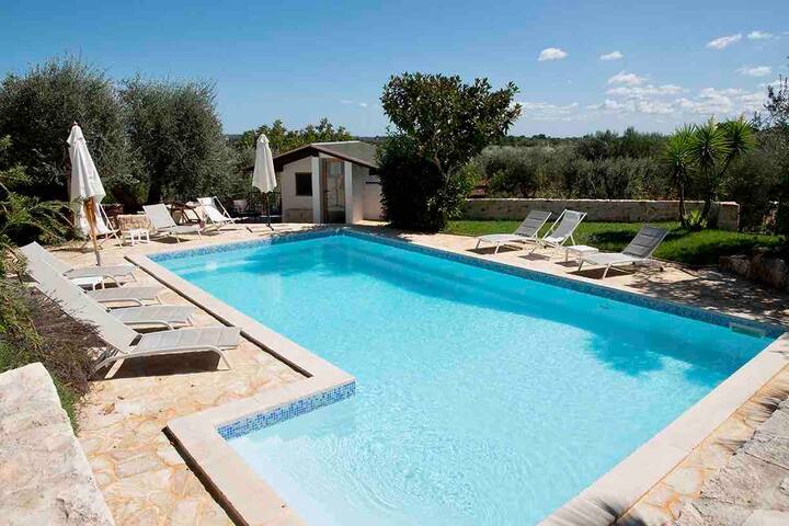 Trullo Maria Leo Puglia – with stunning pool