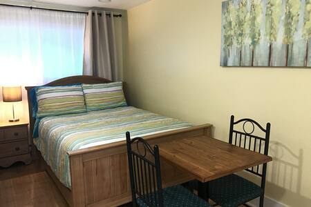 Tiny House Near Downtown  *week/month Discount*