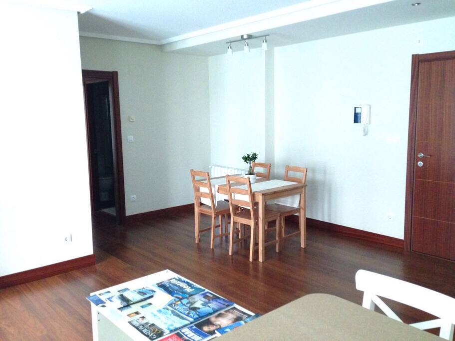 Entrada y zona de comedor