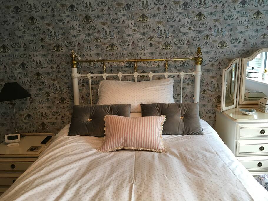 Small double bed with Hypnos mattress