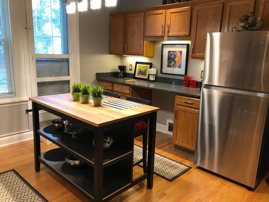 Eat-In Kitchen