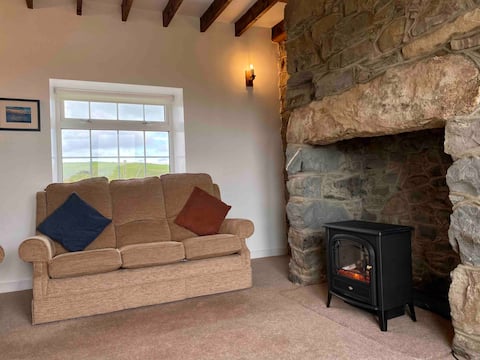 Top performing Airbnb: Tyddyn Difyr, Porth Neigwl (Hell’s Mouth beach) in Abersoch, Llangian, Llanengan, Abersoch, Llangian, Llanengan, Abersoch, Llangian, Llanengan