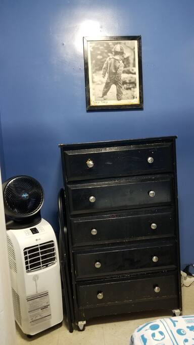 the room has furniture with 6 drawers air conditioning, fan, Smart tv, Netflix, radio alarm clock with Bluetooth, lamp