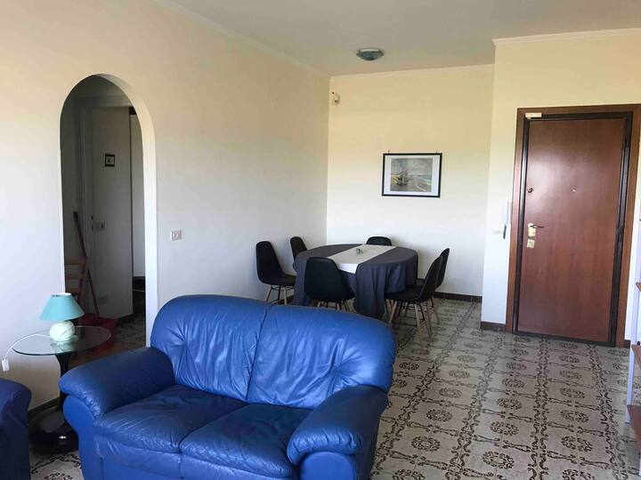 Bright beach house just a stone's throw from the sea, 80 m2