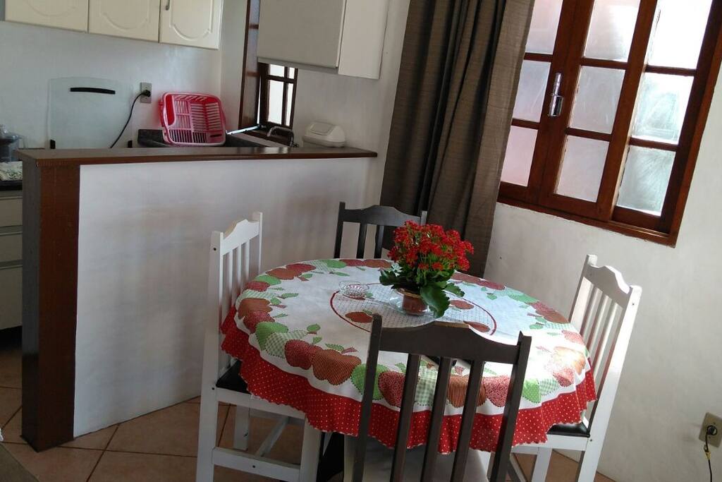 Cozinha e sala/ kitchen and living room
