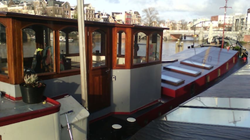 Hermitage museum boat with amstel river vieuw