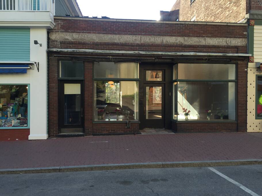 This is the building w/ the apt door to the left.