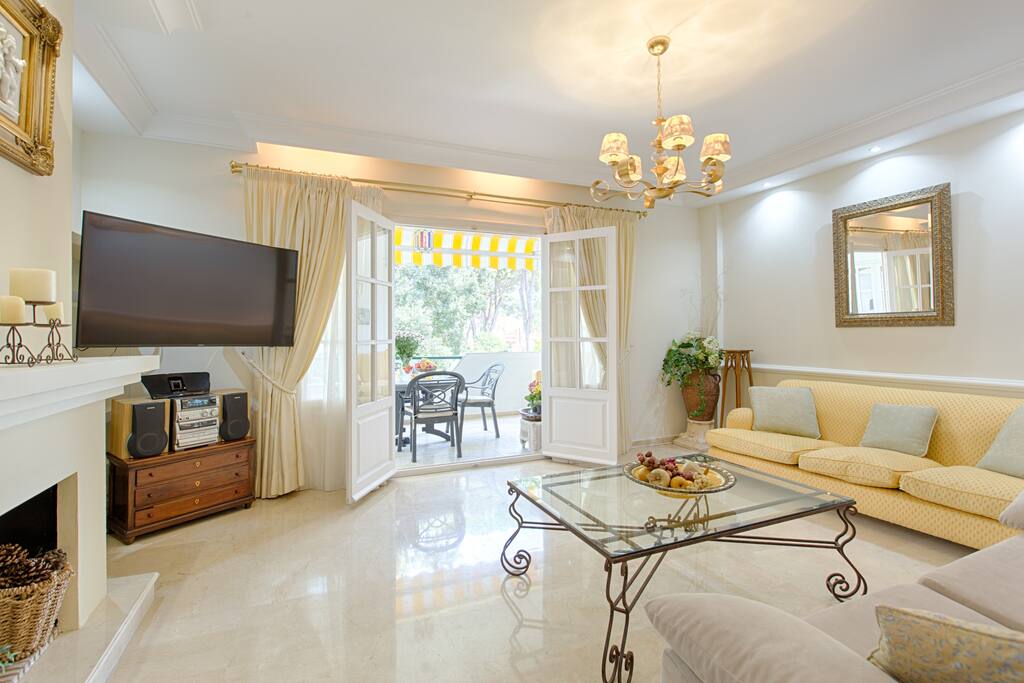 Spacious living room with fire place